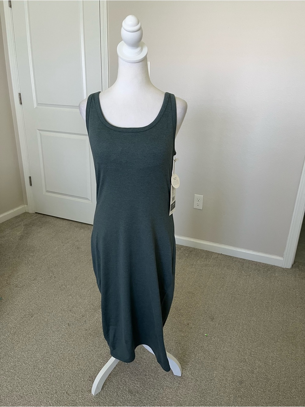 NWT Vuori Halo Essential DreamKnit Sleeveless Tank Dress-Lake Heather Size Lrg - Picture 4 of 11